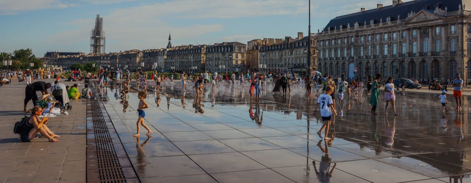 Place de la Bourse and the Miroir d'eau.