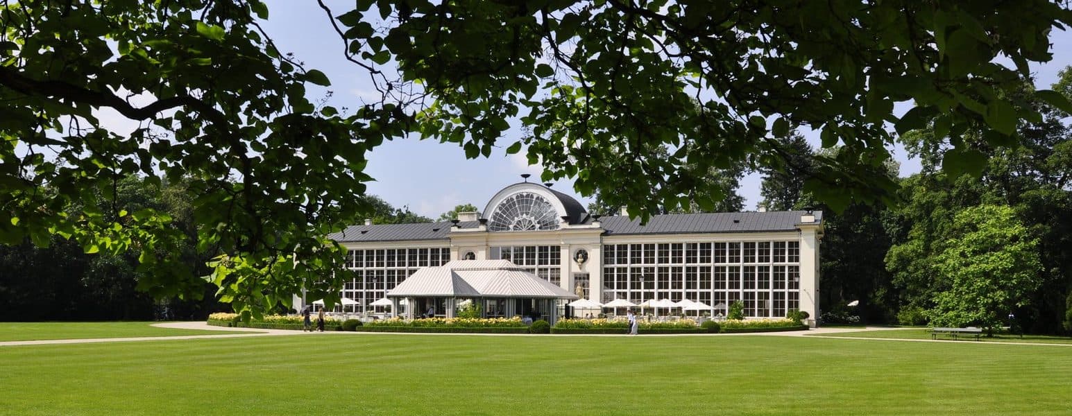 The lake in Parc de l'Orangerie.