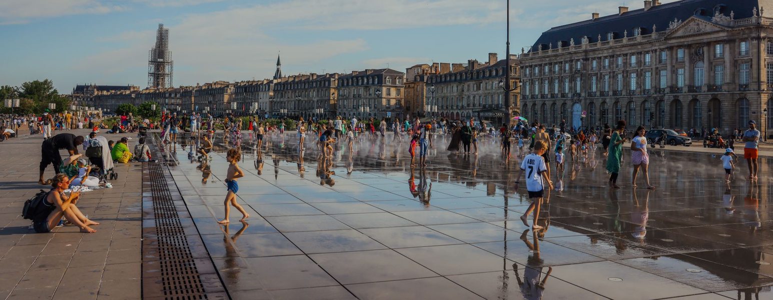 Place de la Bourse and the Miroir d'eau.